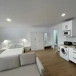 Alojamientos Izquierdo Roca